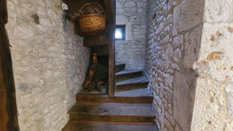 Photos 3 - Touristique - Roquecor - Ancien Prieuré du 15e Siècle avec Gîtes, Terrain Arboré et cave voutée