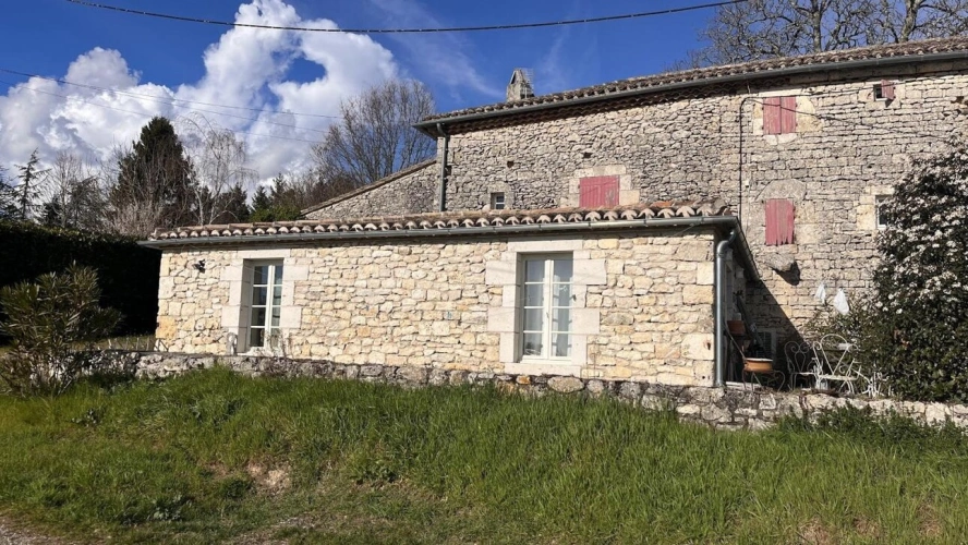 Photos 6 - Touristique - Roquecor - Ancien Prieuré du 15e Siècle avec Gîtes, Terrain Arboré et cave voutée