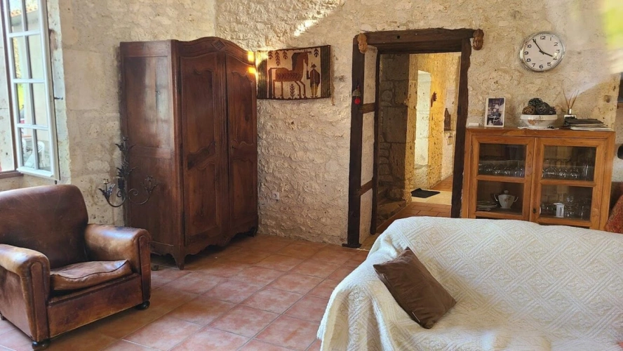 Photos 9 - Touristique - Roquecor - Ancien Prieuré du 15e Siècle avec Gîtes, Terrain Arboré et cave voutée