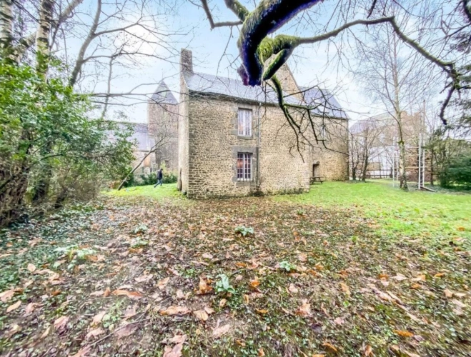 Photos 1 - Prestige - Prieuré du XVe siècle comportant un manoir, une maison d'habitation et une grange