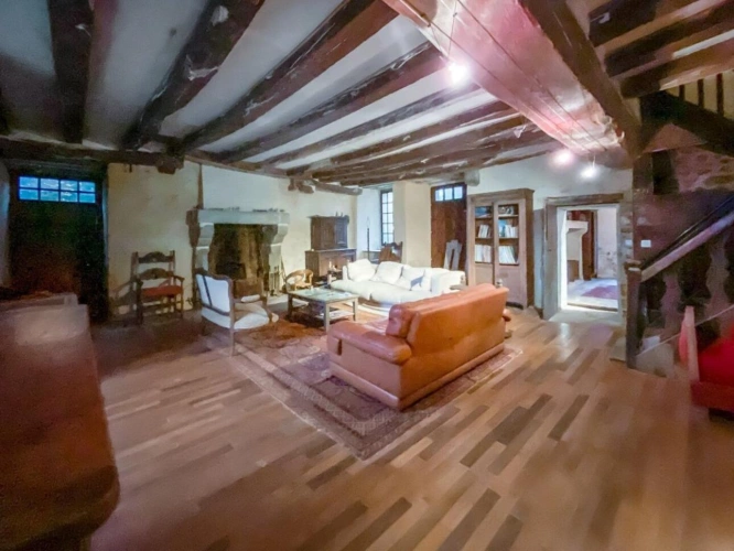 Photos 2 - Prestige - Prieuré du XVe siècle comportant un manoir, une maison d'habitation et une grange