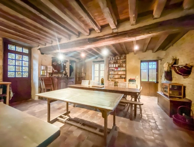 Photos 12 - Prestige - Prieuré du XVe siècle comportant un manoir, une maison d'habitation et une grange