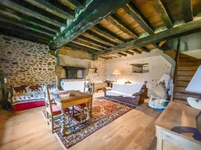 Photos 16 - Prestige - Prieuré du XVe siècle comportant un manoir, une maison d'habitation et une grange