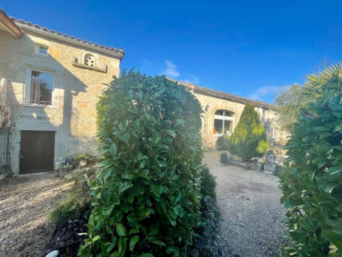 Photos 9 - Rural - Rare set in stones - near Cahors