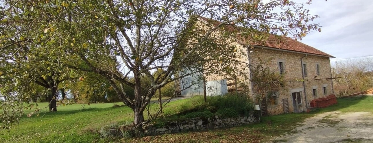 Photos 1 - Rurale - GRANGE EN PIERRE DE 360 M² À RÉNOVER !
