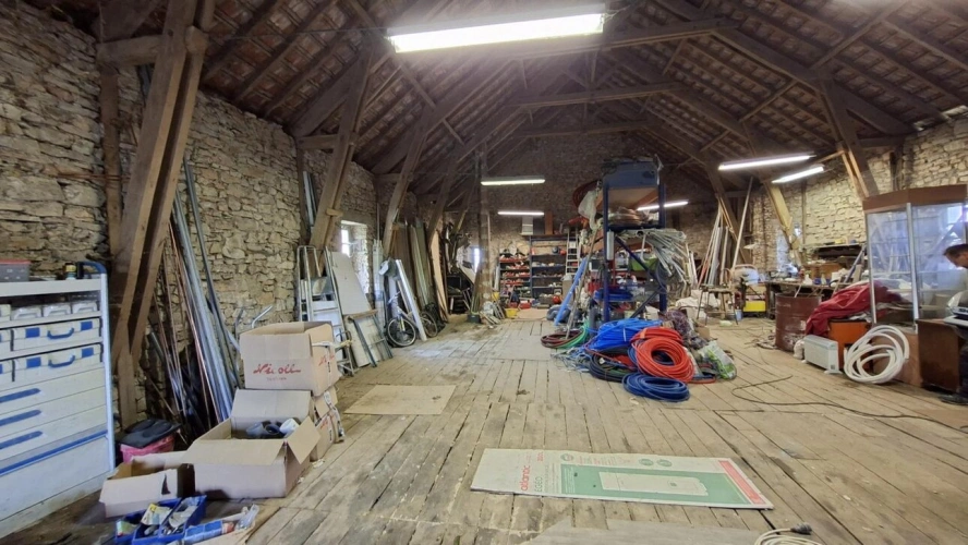 Photos 10 - Rurale - GRANGE EN PIERRE DE 360 M² À RÉNOVER !