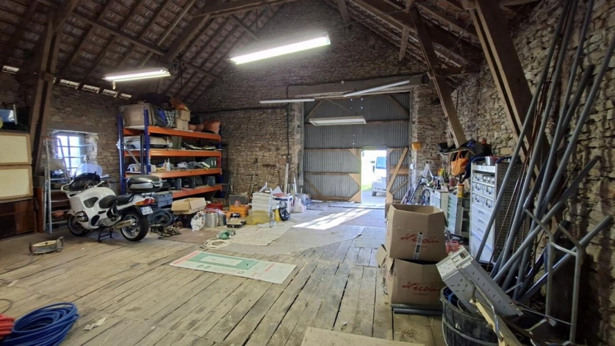 Photos 11 - Rurale - GRANGE EN PIERRE DE 360 M² À RÉNOVER !