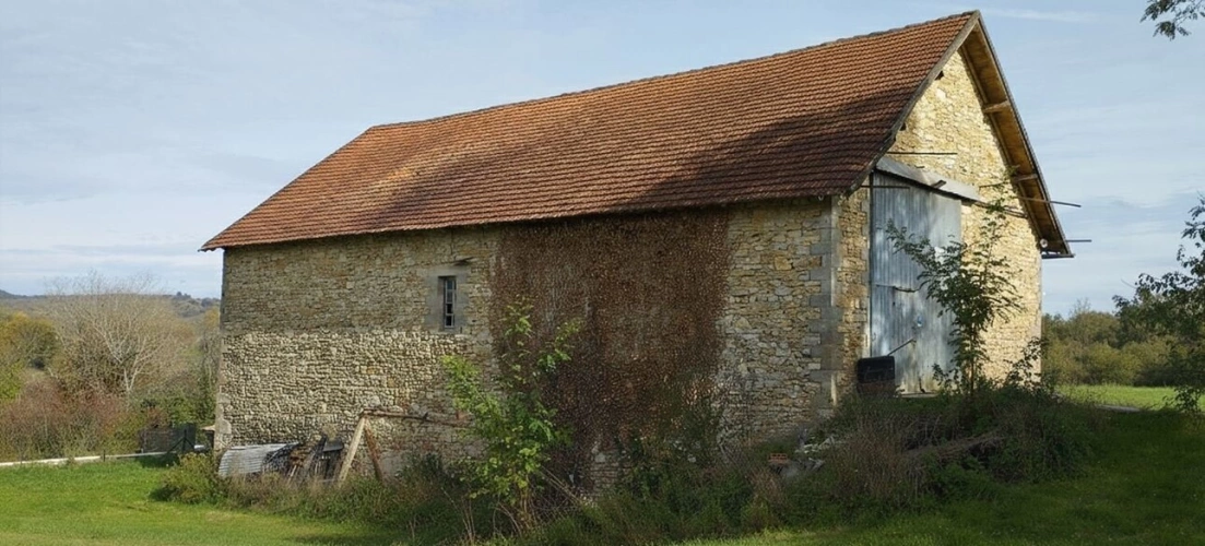 Photos 12 - Rurale - GRANGE EN PIERRE DE 360 M² À RÉNOVER !