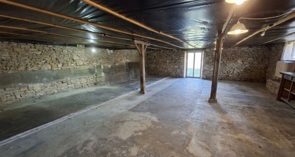 Photos 13 - Rurale - GRANGE EN PIERRE DE 360 M² À RÉNOVER !