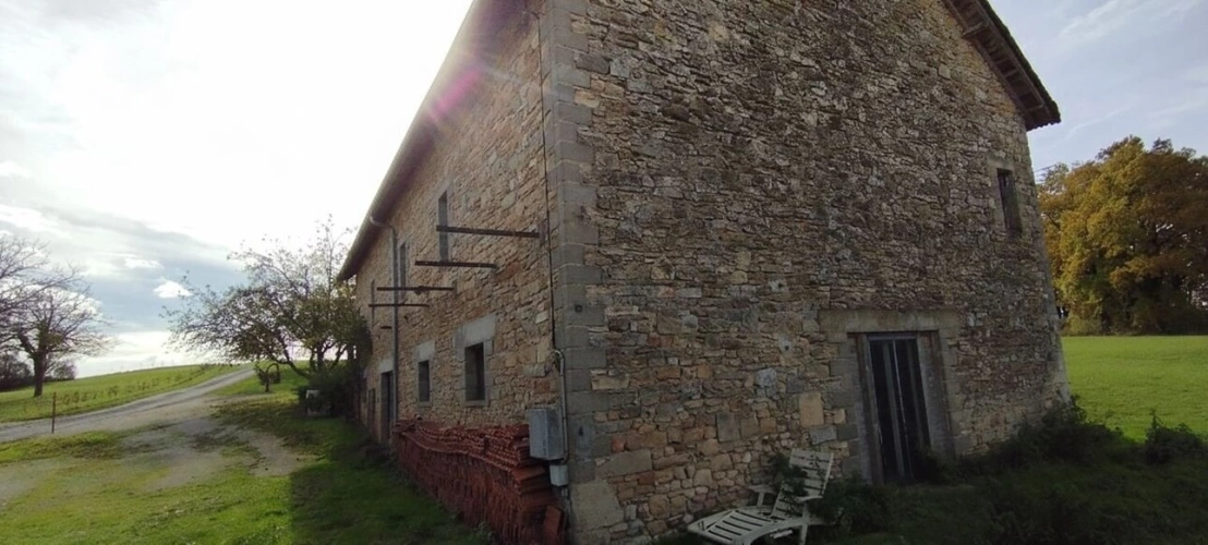 Photos 17 - Rurale - GRANGE EN PIERRE DE 360 M² À RÉNOVER !