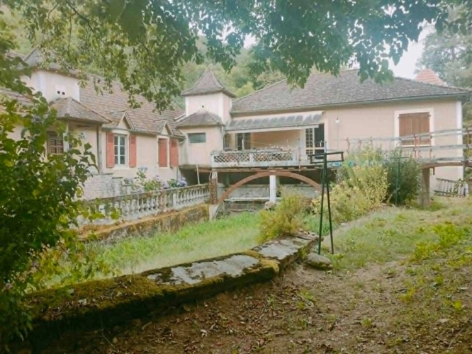 Photos 2 - Rurale - ANCIEN MOULIN DE PRESTIGE À FINIR DE RESTAURER : 3,5 HA AVEC RUISSEAU