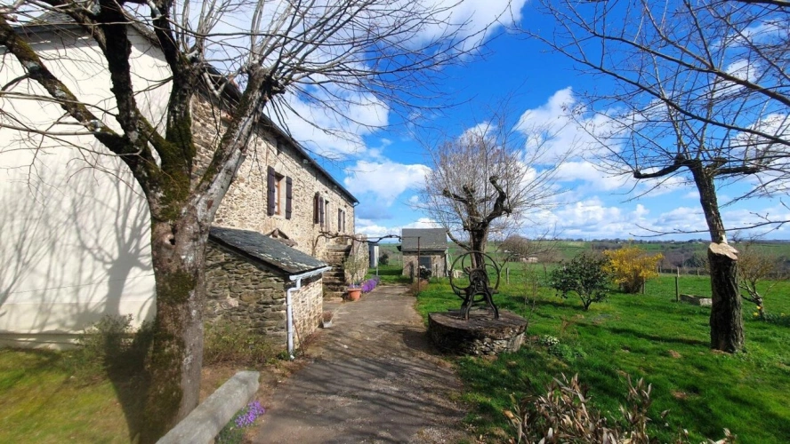 Photos 1 - Rurale - Charmante propriété avec 6 hectares de terrain à La Salvetat-Peyralès