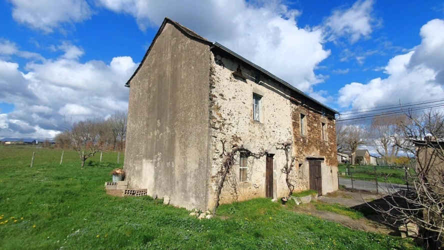 Photos 7 - Rurale - GRANGE A TRANSFORMER AVEC PRES DE 4 HA DE TERRAIN