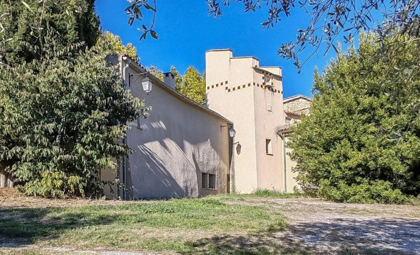 Photos 1 - Prestige - Ancien relais de poste avec domaine agricole à Forcalquier (04300)