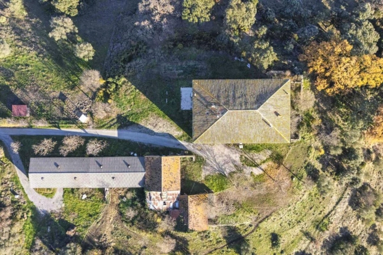 Photos 2 - Prestige - Domaine Agricole Historique avec Vaste Foncier - Important Projet de Rénovation