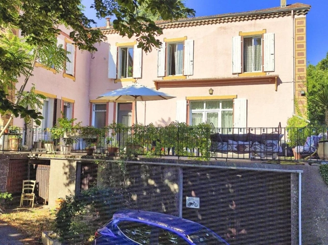 Photos 2 - Touristique - Spacieuse propriété de caractère  belles vues et piscine