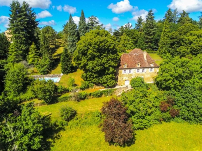 Photos 1 - Rurale - Maison bourgeoise en pierres avec terrain de 14 000m2 et piscine, à Figeac