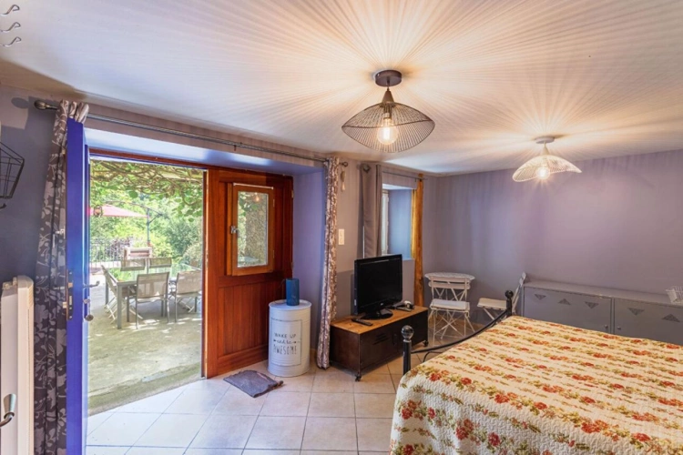 Photos 6 - Touristique - Ferme en pierre rénovée, piscine, gîtes indépendants et 6 hectares de nature préservée