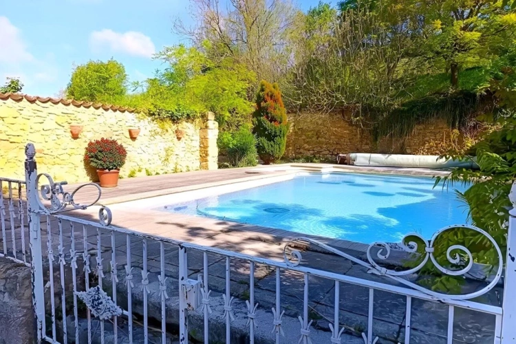 Photos 1 - Équestre - Domaine de 8,7 ha avec habitation, gîte, salle de réception et installations équestres
