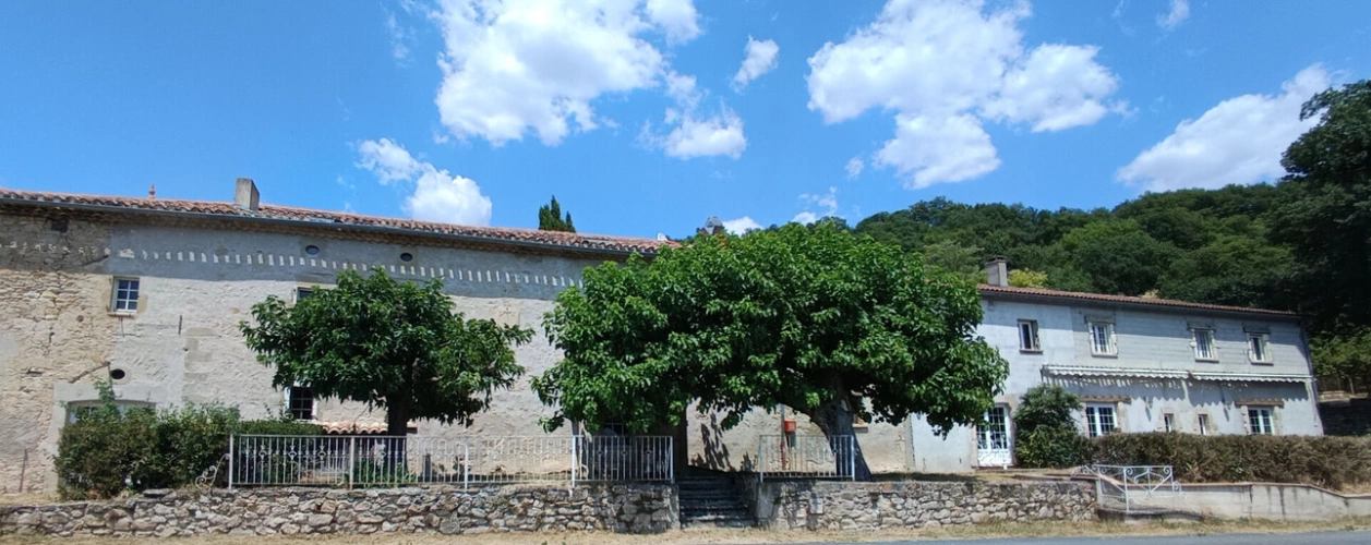 Photos 2 - Équestre - Domaine de 8,7 ha avec habitation, gîte, salle de réception et installations équestres