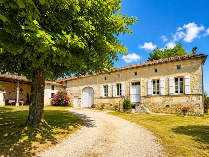 Photos 1 - Prestige - Une propriété exclusive alliant charme et authenticité
