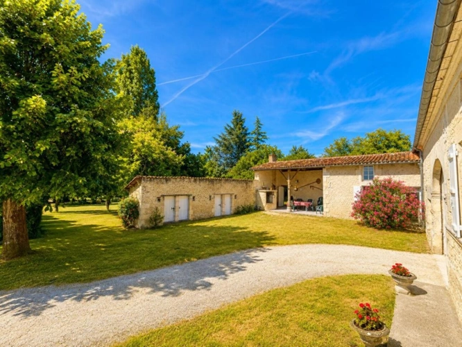 Photos 3 - Prestige - Une propriété exclusive alliant charme et authenticité