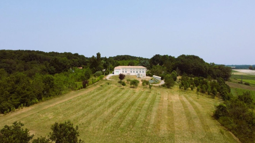 Photos 2 - Prestigious - 4-Bedroom Manor house, 1 outbuilding and large plot of land