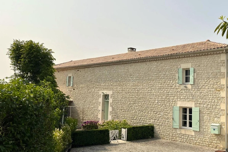 Photos 3 - Prestigious - 4-Bedroom Manor house, 1 outbuilding and large plot of land