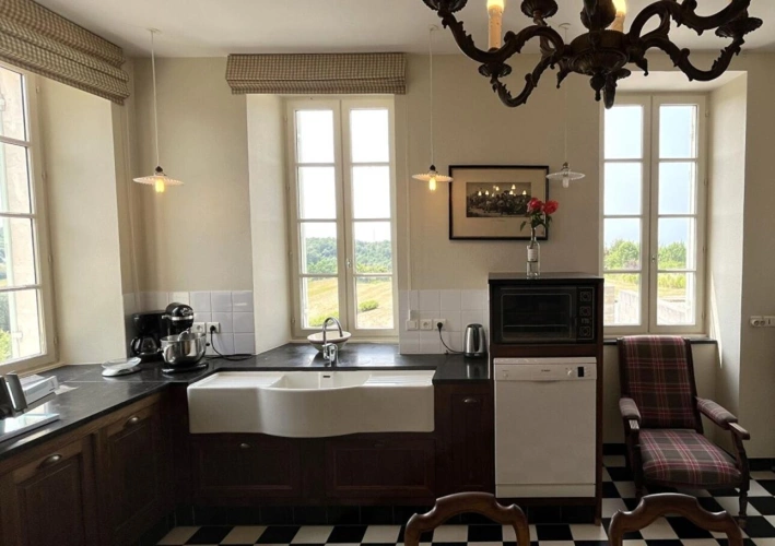 Photos 8 - Prestigious - 4-Bedroom Manor house, 1 outbuilding and large plot of land