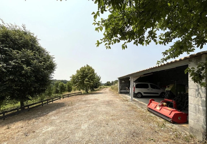 Photos 17 - Prestigious - 4-Bedroom Manor house, 1 outbuilding and large plot of land