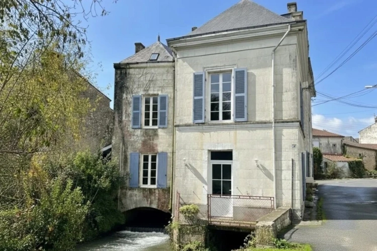 Photos 1 - Rurale - Ancien moulin à eau, une opportunité d'investissement, tout-à-l'égout avec potentiel de construction de plusieurs logements
