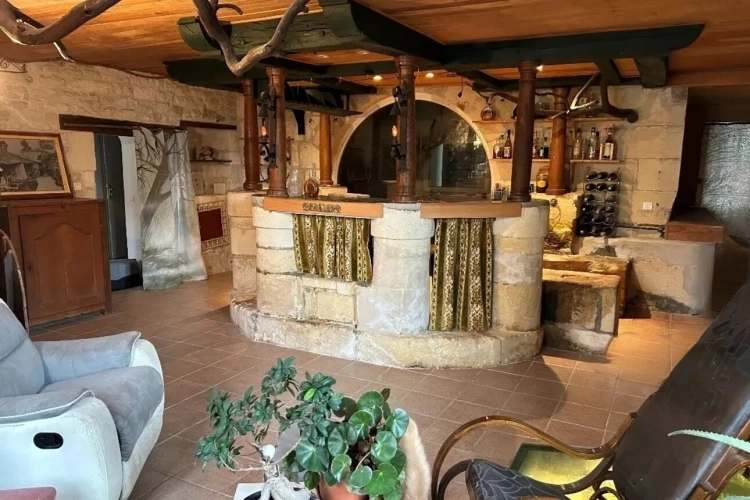Photos 2 - Rurale - Ancien moulin à eau, une opportunité d'investissement, tout-à-l'égout avec potentiel de construction de plusieurs logements