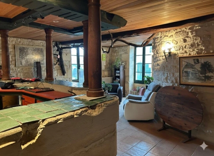 Photos 7 - Rurale - Ancien moulin à eau, une opportunité d'investissement, tout-à-l'égout avec potentiel de construction de plusieurs logements