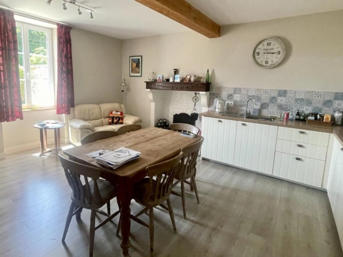 Photos 2 - Rurale - Maison du village avec du cachet, non-mitoyenne, grand terrain, tout à l'égout