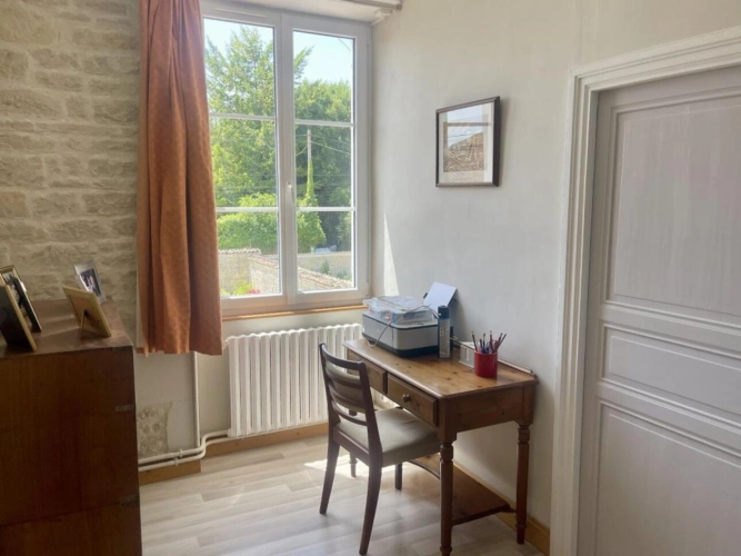 Photos 6 - Rurale - Maison du village avec du cachet, non-mitoyenne, grand terrain, tout à l'égout