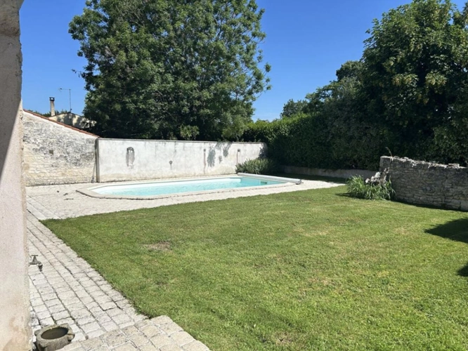 Photos 16 - Rurale - Longère de caractère de 261 m² avec piscine, dépendances et panneaux solaires