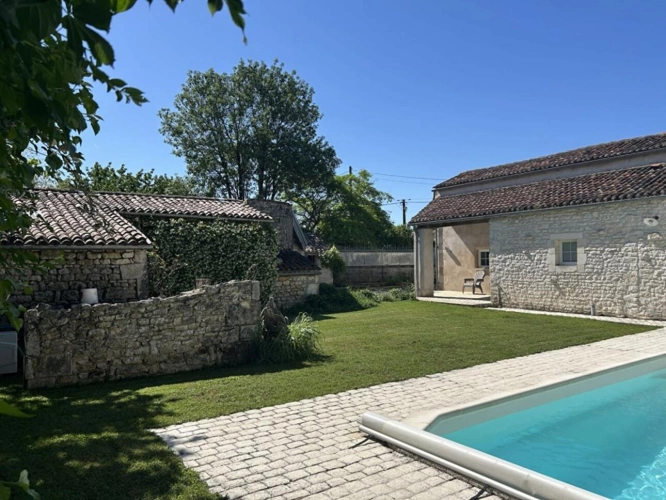 Photos 17 - Rurale - Longère de caractère de 261 m² avec piscine, dépendances et panneaux solaires