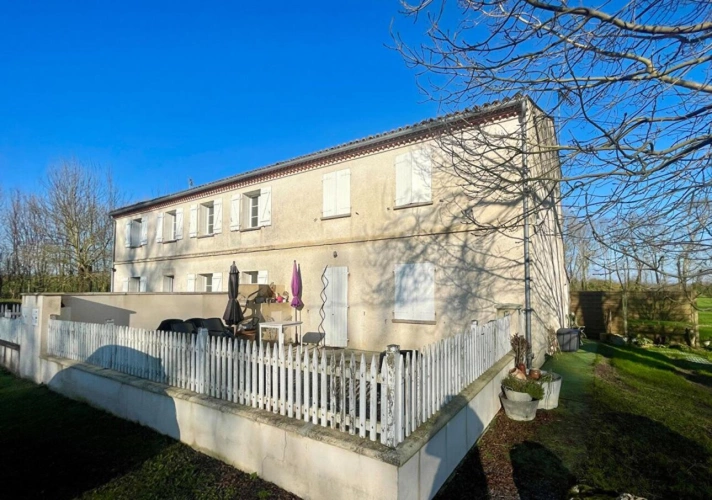 Photos 1 - Touristique - Ensemble de 2 maisons, 135 m² et 65 m², 3 km d'AULNAY et tous commerces, cadre très joli