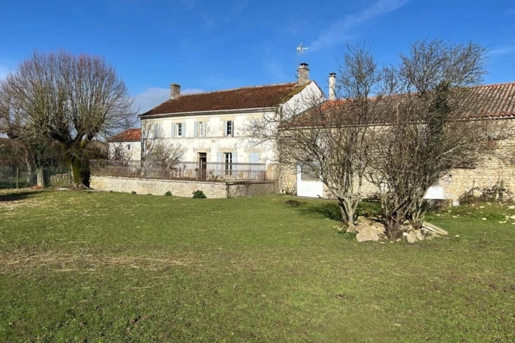 Photos 1 - Rurale - Ancienne ferme avec dépendances sur plus de 9 000 m² de terrain
