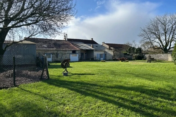 Photos 2 - Rurale - Ancienne ferme avec dépendances sur plus de 9 000 m² de terrain