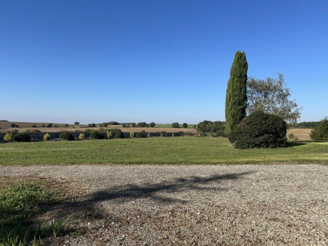 Photos 11 - Prestige - Propriété contemporaine de 408 m² sur 1,3 ha avec patio central et bassin, piscine et vues panoramiques