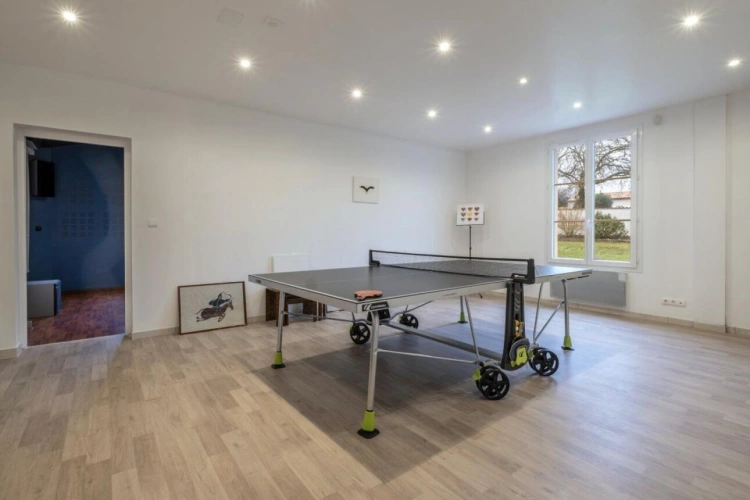 Photos 12 - Prestige - Propriété contemporaine de 408 m² sur 1,3 ha avec patio central et bassin, piscine et vues panoramiques