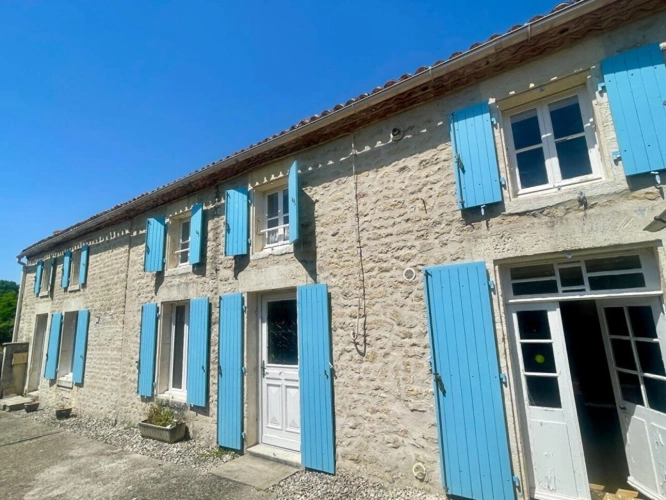 Photos 1 - Touristique - Maison et maison d'amis en centre ville LOULAY, tout à l'égout