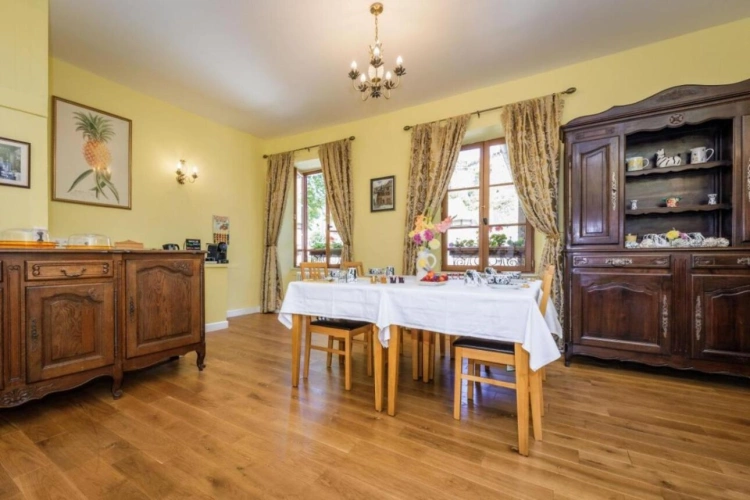 Photos 3 - Touristique - Maison de caractère avec chambres d'hôtes et local commercial au coeur de Ségur-le-Château