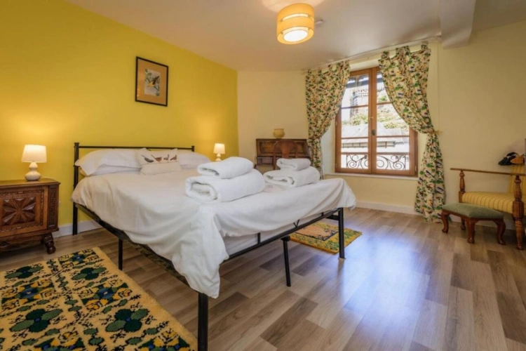 Photos 10 - Touristique - Maison de caractère avec chambres d'hôtes et local commercial au coeur de Ségur-le-Château
