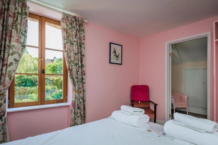 Photos 12 - Touristique - Maison de caractère avec chambres d'hôtes et local commercial au coeur de Ségur-le-Château