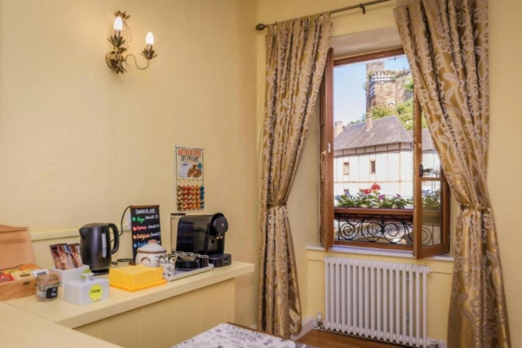 Photos 13 - Touristique - Maison de caractère avec chambres d'hôtes et local commercial au coeur de Ségur-le-Château