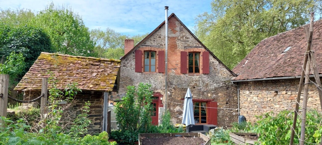 Photos 16 - Touristique - Maison de caractère avec chambres d'hôtes et local commercial au coeur de Ségur-le-Château