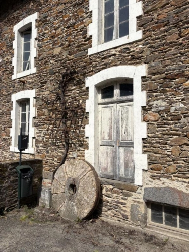 Photos 3 - Rurale - Ancien moulin avec turbine en activité, 700 m² de potentiel au coeur d'un des Plus Beaux Villages de France