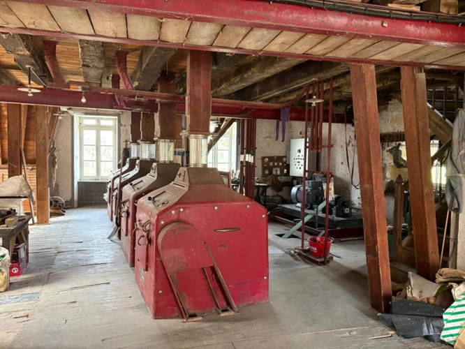 Photos 9 - Rurale - Ancien moulin avec turbine en activité, 700 m² de potentiel au coeur d'un des Plus Beaux Villages de France